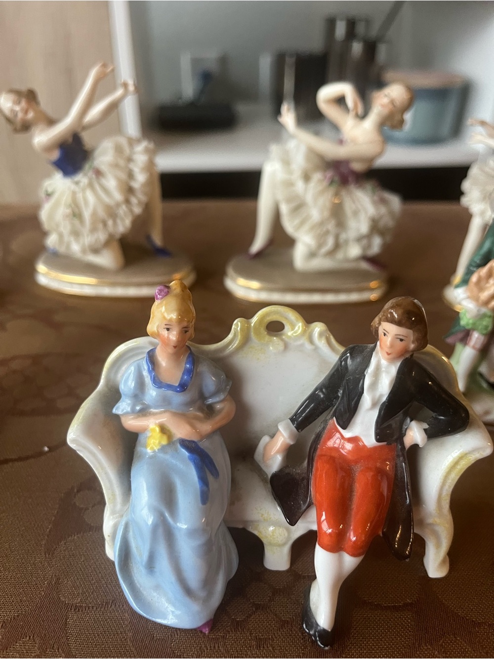 8 Classic porcelain figurines